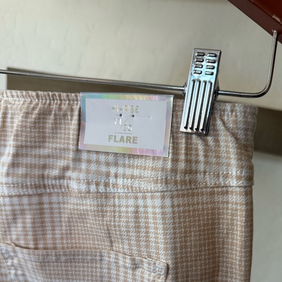 Tinseltown|Women's boho Flare checkered Jeans in neutral tan color•••NWT,size 11 - Picture 8 of 16